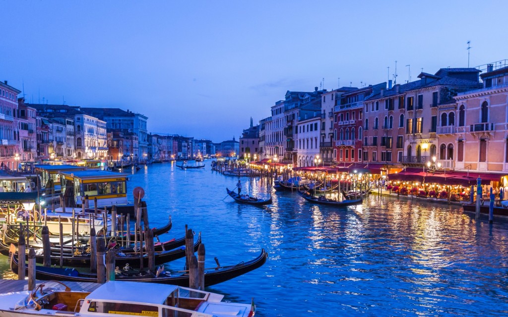 veneciya-italiya-kanal-doma-4621